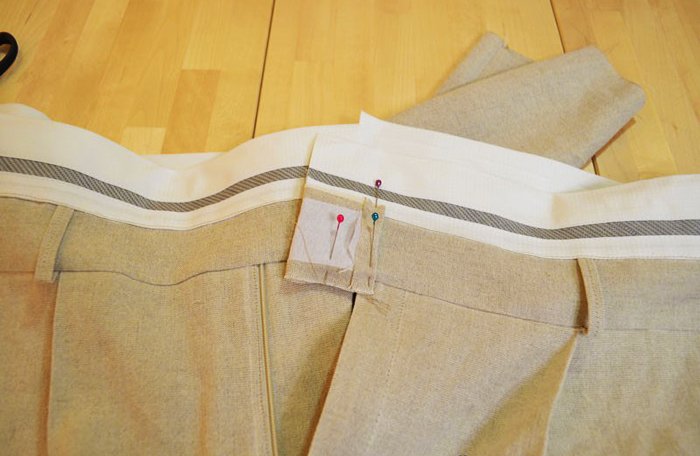 Корсажная лента на поясе мужских брюк